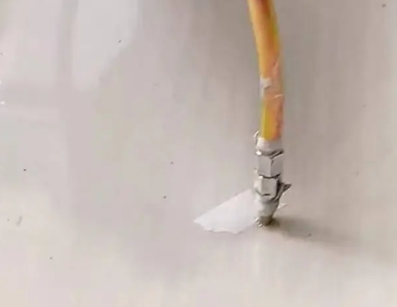 抚远瓷砖空鼓维修公司专业解答在瓷砖铺贴过程中，如果使用的砂料过粗（如全部使用了粗砂），可能会导致以下问题