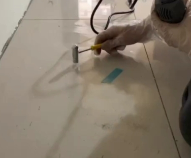 抚远瓷砖开裂维修公司专业分享瓷砖在铺贴前如果没有沥干水分，将会导致以下问题